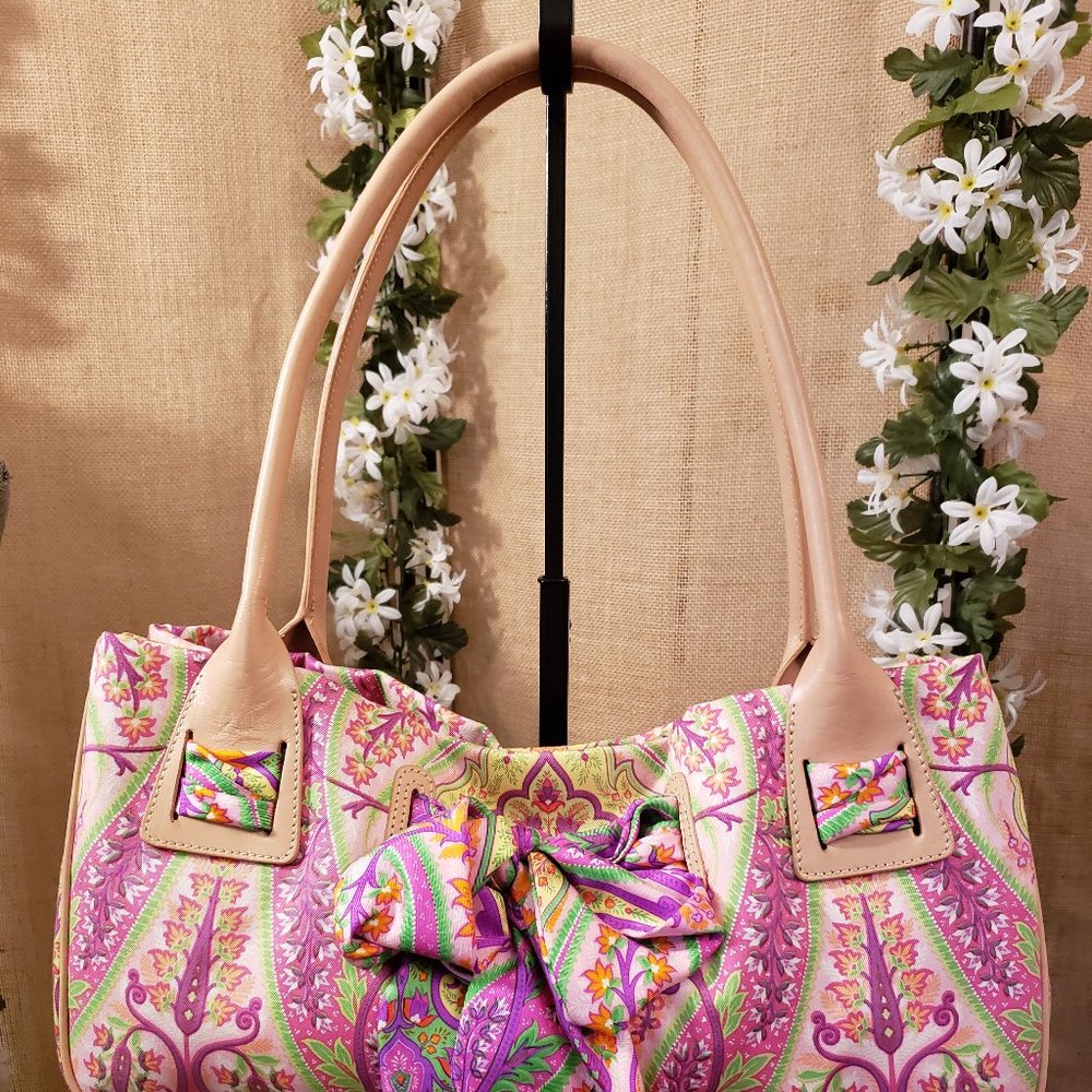 Echo Handbag - Picture 7 of 16